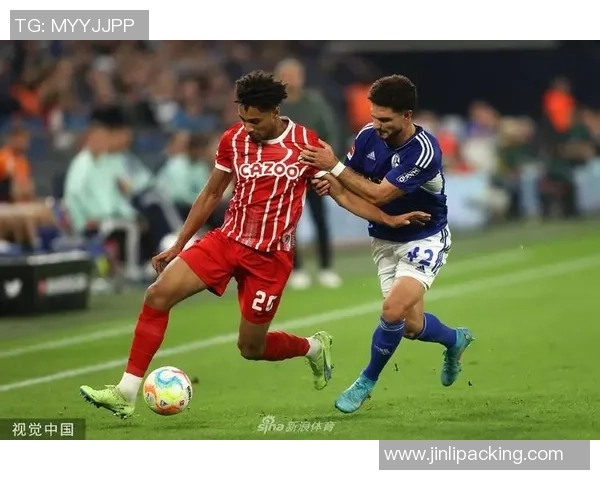 沙尔克与弗赖堡激战正酣比分揭晓精彩瞬间回顾